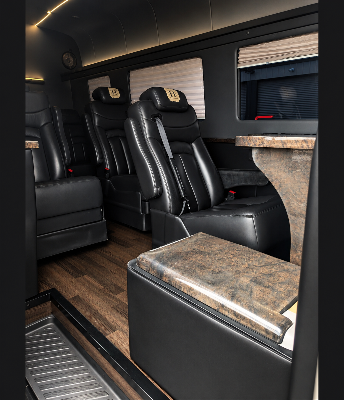9718 inner van